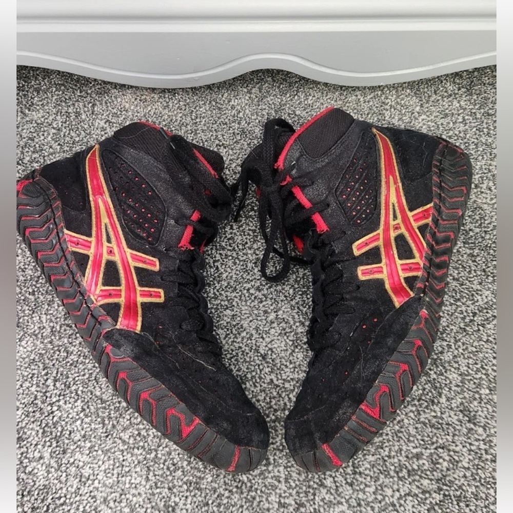 ASICS Aggressor 1 wrestling shoes. RARE colorway.